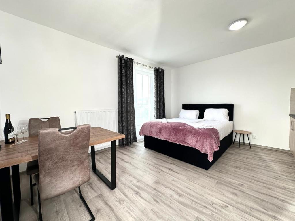Sky Apartments 503 Пилзен Екстериор снимка